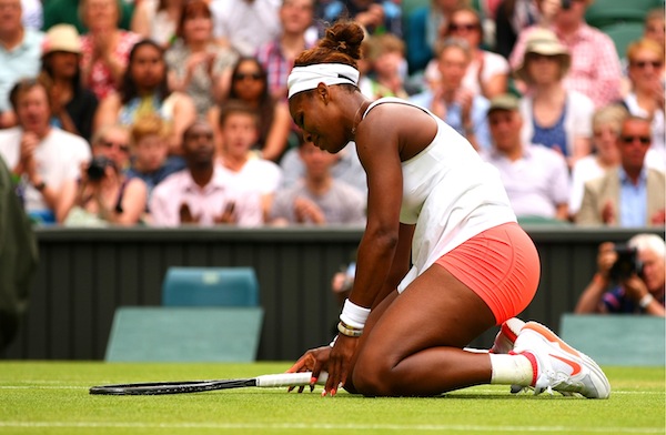 Regerande mästaren Serena Williams fick bita i Wimbledons gräs. FOTO: BILDBYRÅN