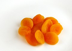 calories-in-dried-apricots-s_32426161.jpg